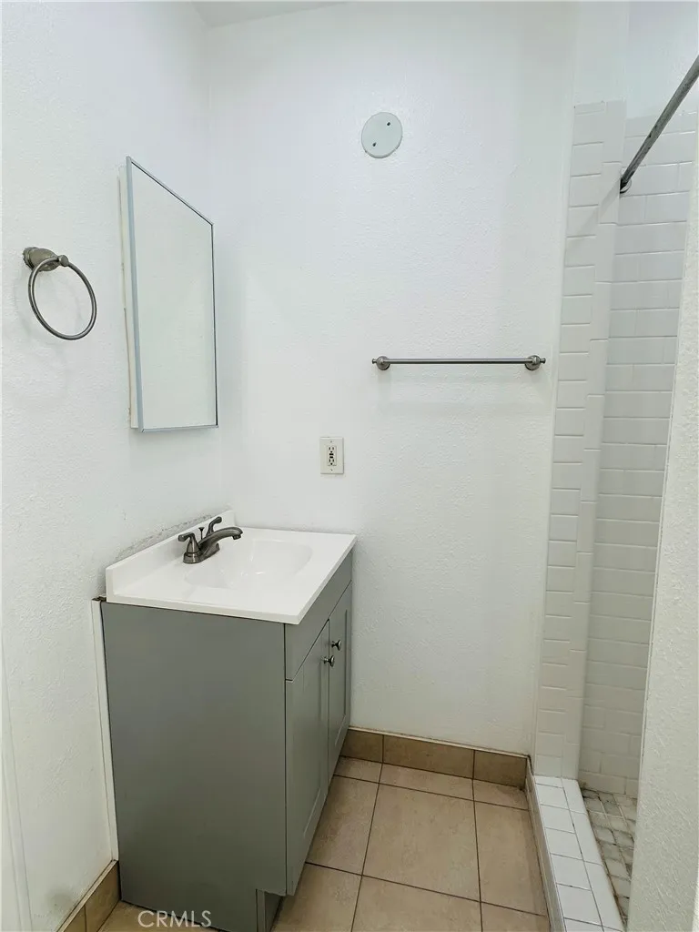 3661 Webster, Long Beach, California 90810 — photo 5