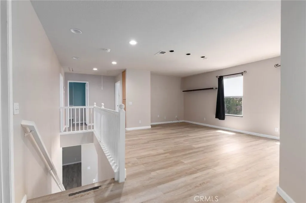 Huge Loft for movie nights