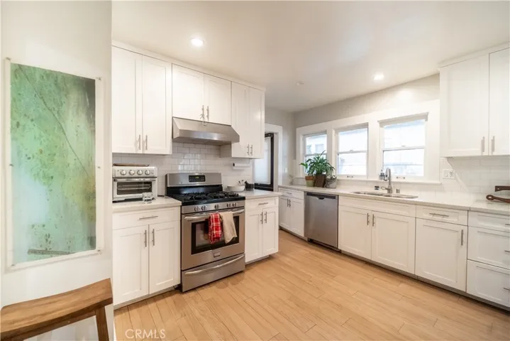 580 N Holliston Avenue, Pasadena, California 91106