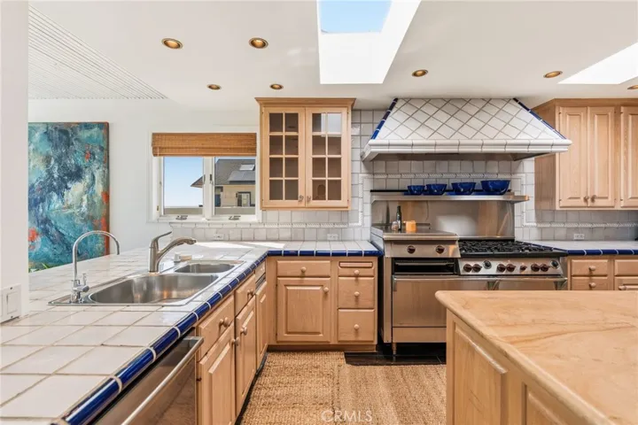 6910 W Oceanfront, Newport Beach, California 92663