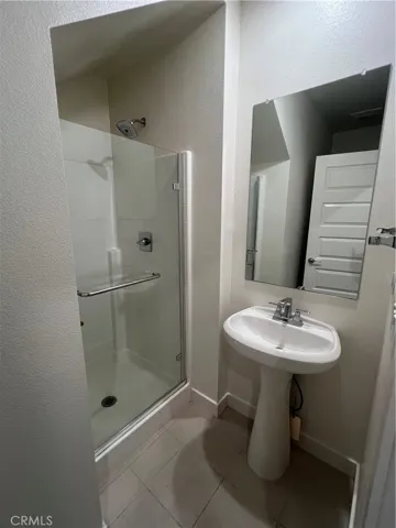 Level 1 Full Bathroom