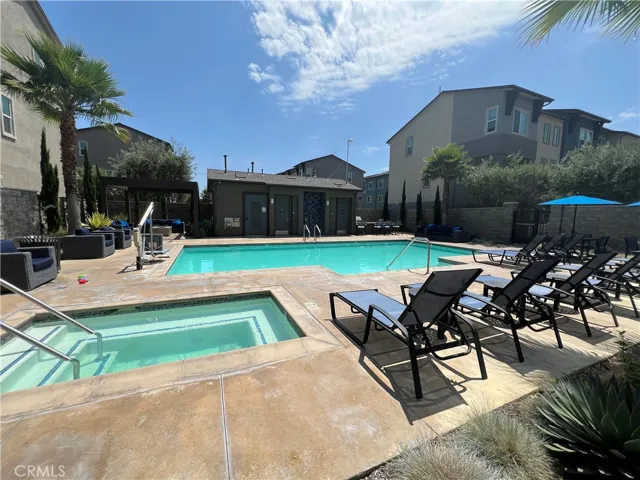 Community Jacuzzi & Pool Area