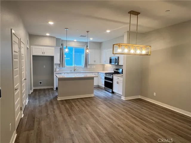 Kitchen & Dining Area On Level 2