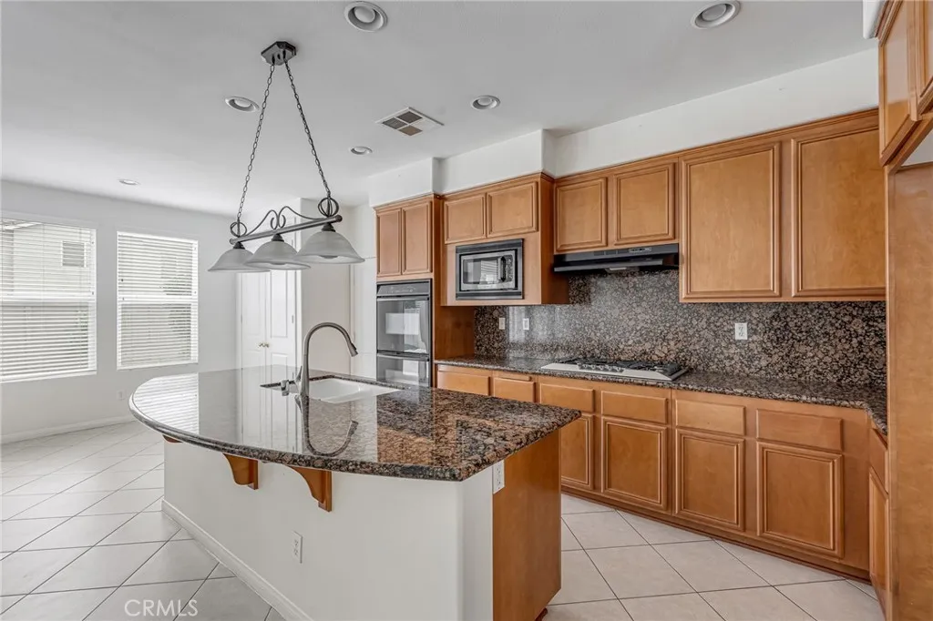 Granite counter top kitchen and large pantry on the L