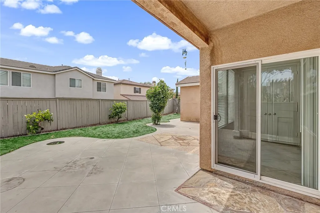 Slide door from the kitchen to the back yard