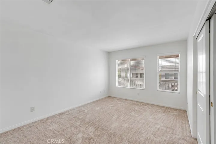Large bedroom with nice windows