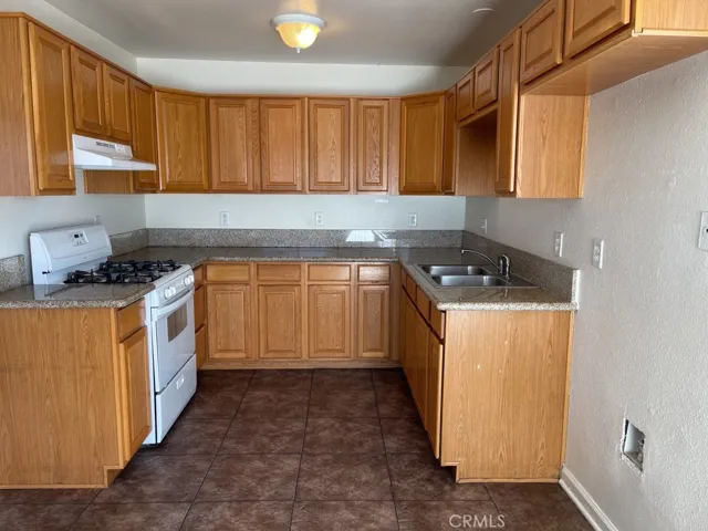 13757 Greenwood Place 2, Victorville, California 92395