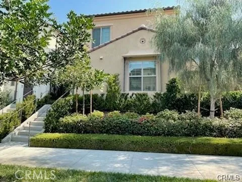 105 Outwest, Irvine
Detached condo with 2 patio's .