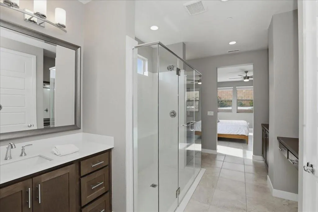 32-Bathroom
