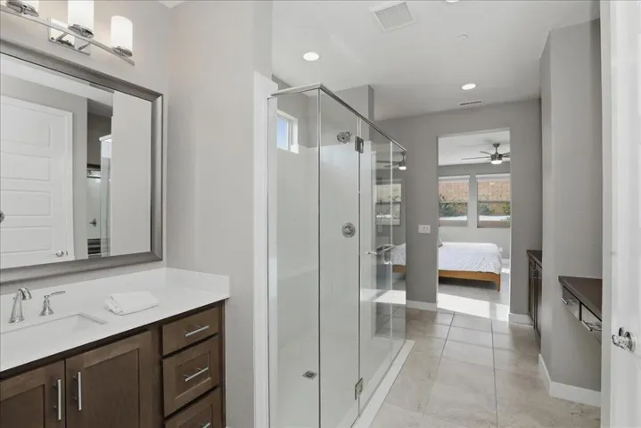 32-Bathroom