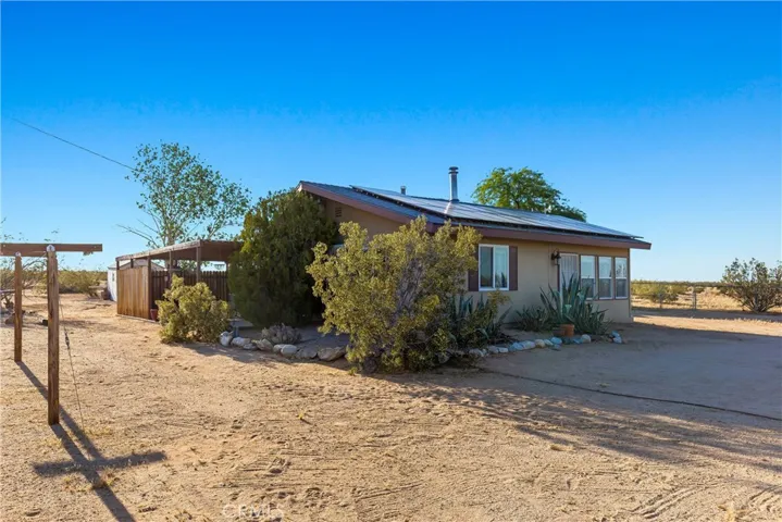 1040 Jackalope Avenue, Joshua Tree, California 92252