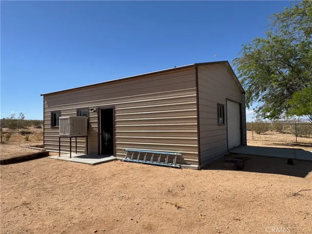 1040 Jackalope Avenue, Joshua Tree, California 92252