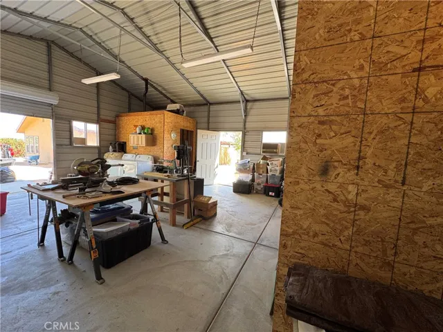 1040 Jackalope Avenue, Joshua Tree, California 92252
