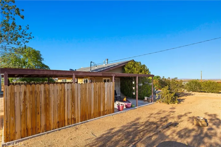 1040 Jackalope Avenue, Joshua Tree, California 92252