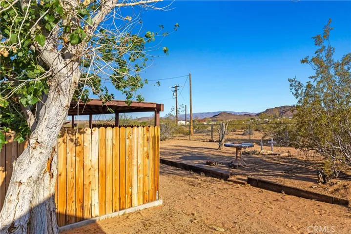 1040 Jackalope Avenue, Joshua Tree, California 92252