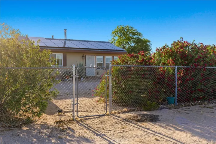 1040 Jackalope Avenue, Joshua Tree, California 92252