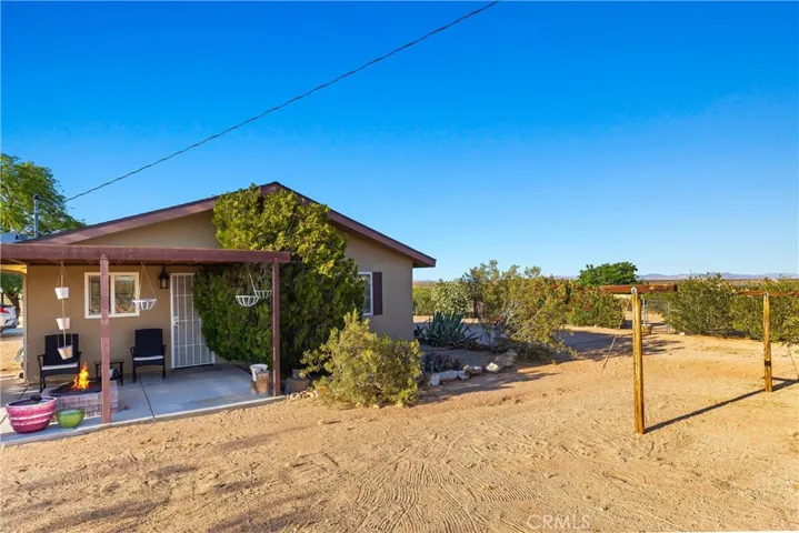 1040 Jackalope Avenue, Joshua Tree, California 92252