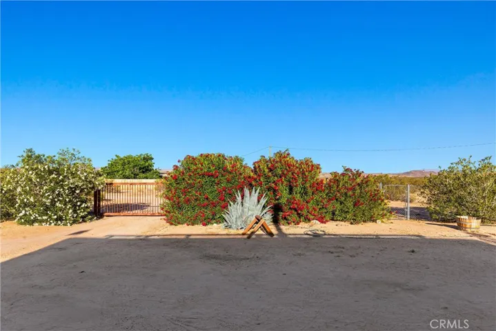 1040 Jackalope Avenue, Joshua Tree, California 92252