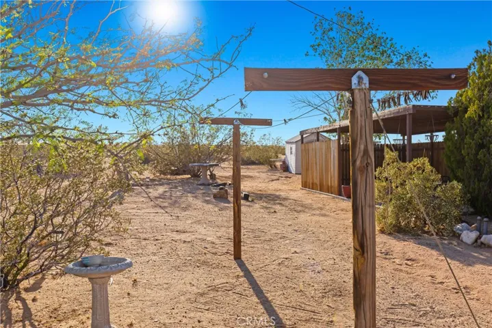 1040 Jackalope Avenue, Joshua Tree, California 92252