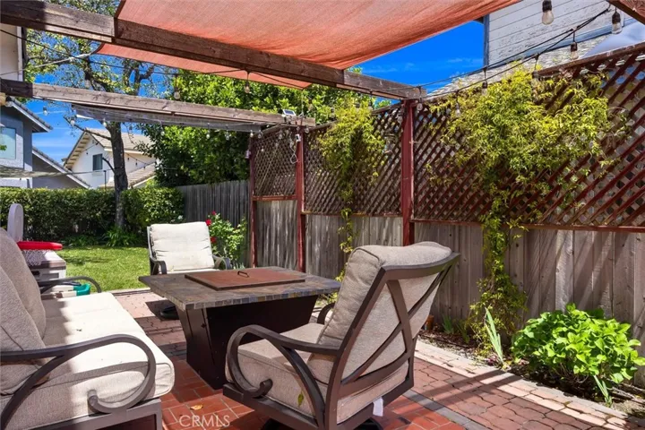 32 Las Praderas, San Luis Obispo, California 93401