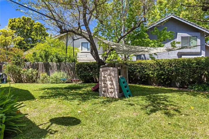 32 Las Praderas, San Luis Obispo, California 93401