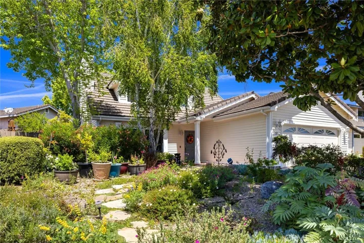 32 Las Praderas, San Luis Obispo, California 93401