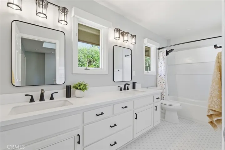 Upstairs Hall Bath