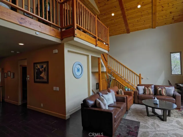 756 Brentwood, Lake Arrowhead, California 92352