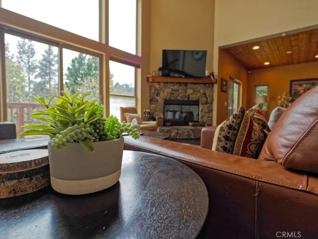 756 Brentwood, Lake Arrowhead, California 92352