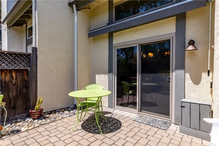 1237 Vista Del Lago, San Luis Obispo, California 93405