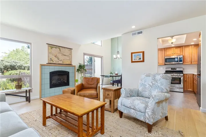 1237 Vista Del Lago, San Luis Obispo, California 93405