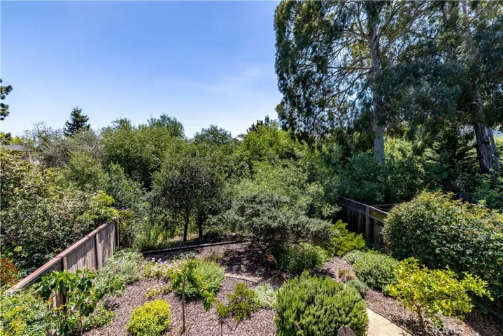 1237 Vista Del Lago, San Luis Obispo, California 93405