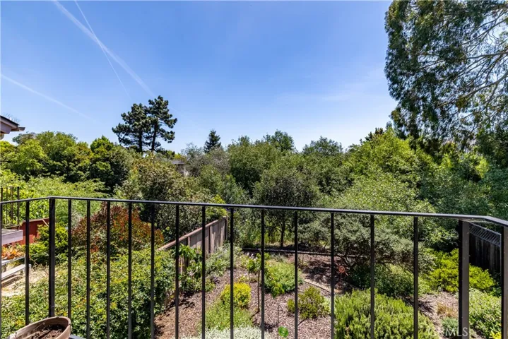 1237 Vista Del Lago, San Luis Obispo, California 93405