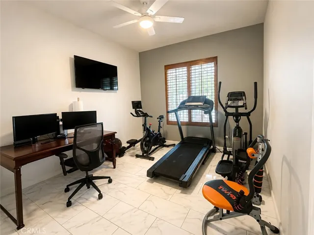 bedroom / Gym