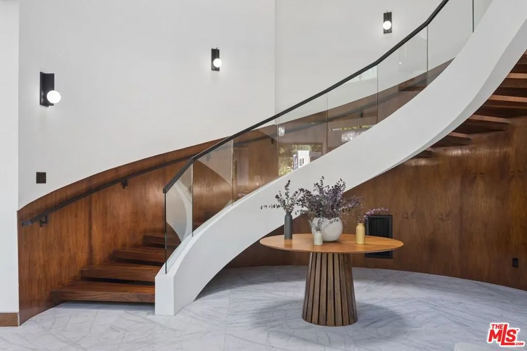 Main Floating Staircase Main Floating Staircase