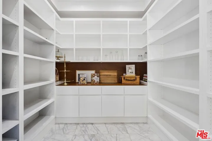 Kitchen Walk-in Pantry