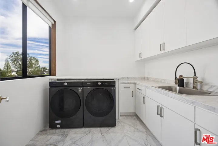 Upstairs Laundry Room with Vie