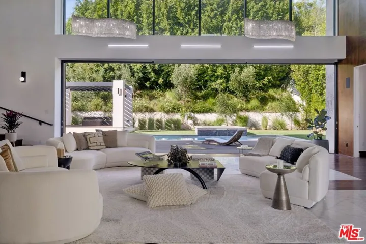 Great Room Looking to Grounds