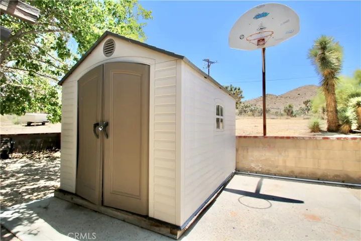 56563 Golden Bee, Yucca Valley, California 92284