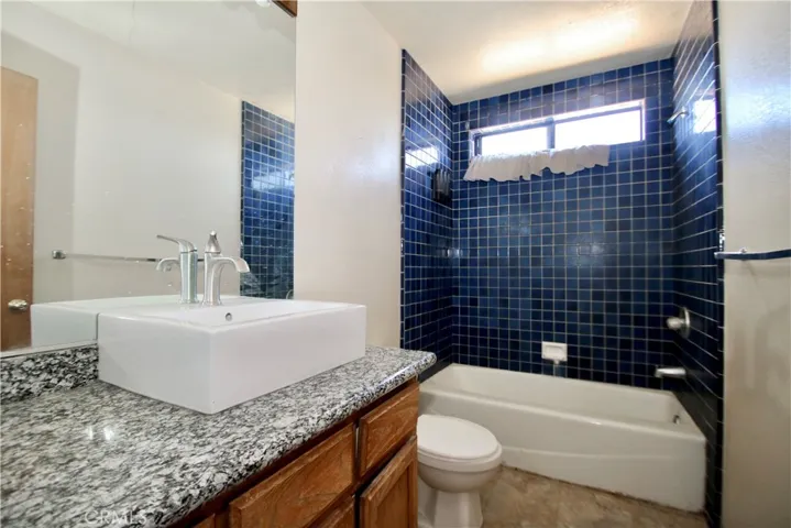 56563 Golden Bee, Yucca Valley, California 92284