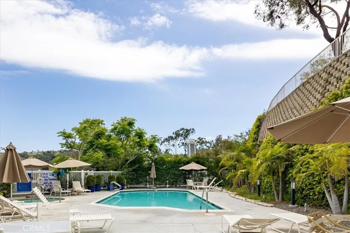 121 Santa Rosa Ct. W, Laguna Beach, California 92651