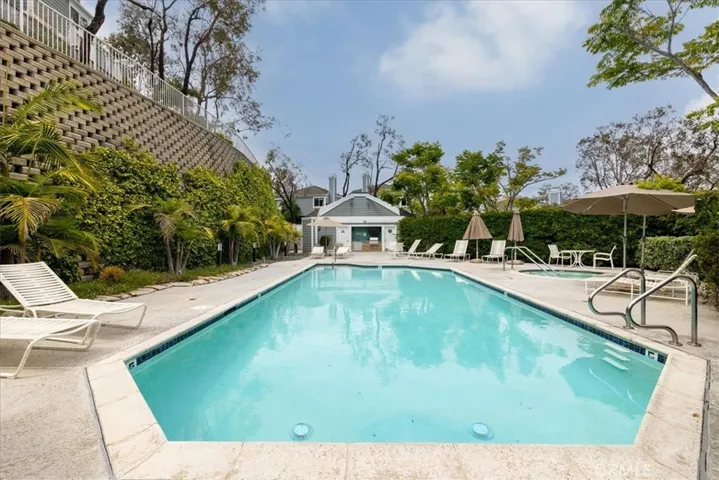 121 Santa Rosa Ct. W, Laguna Beach, California 92651