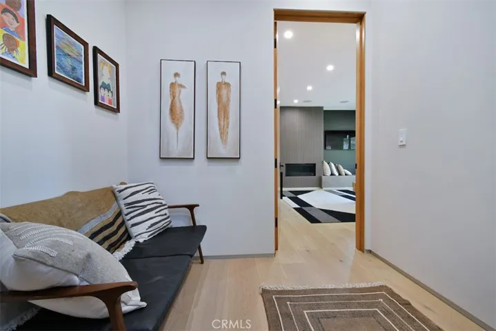14753 Round Valley, Sherman Oaks, California 91403