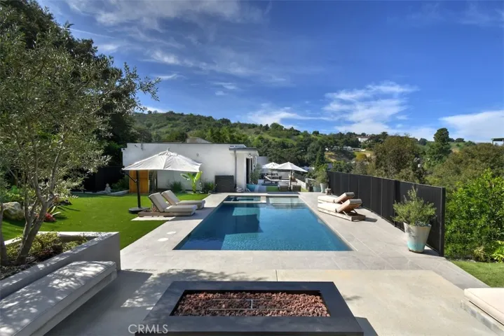 14753 Round Valley, Sherman Oaks, California 91403