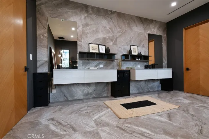 14753 Round Valley, Sherman Oaks, California 91403