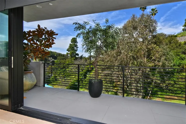 14753 Round Valley, Sherman Oaks, California 91403