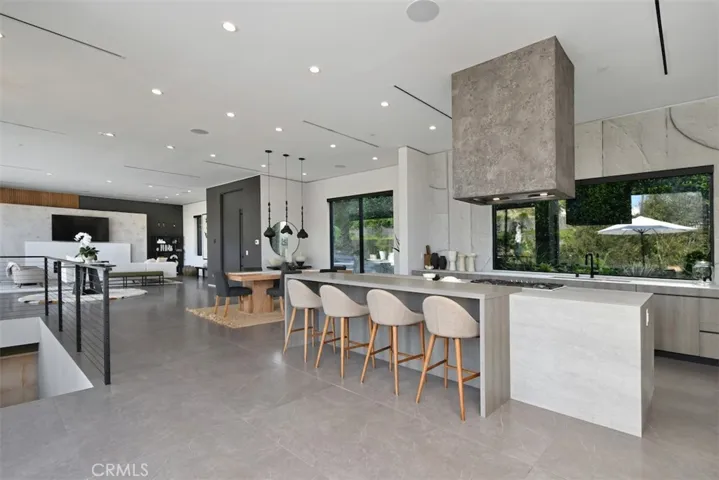 14753 Round Valley, Sherman Oaks, California 91403