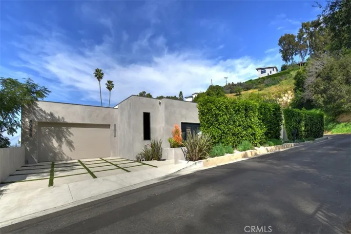 14753 Round Valley, Sherman Oaks, California 91403
