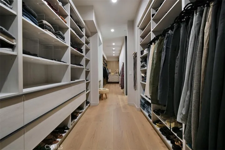 14753 Round Valley, Sherman Oaks, California 91403