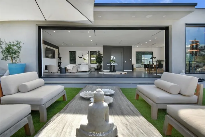14753 Round Valley, Sherman Oaks, California 91403
